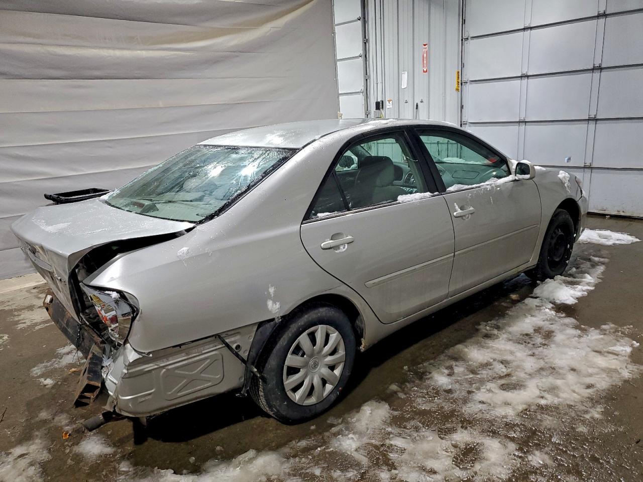 2006 TOYOTA CAMRY LE photo 3