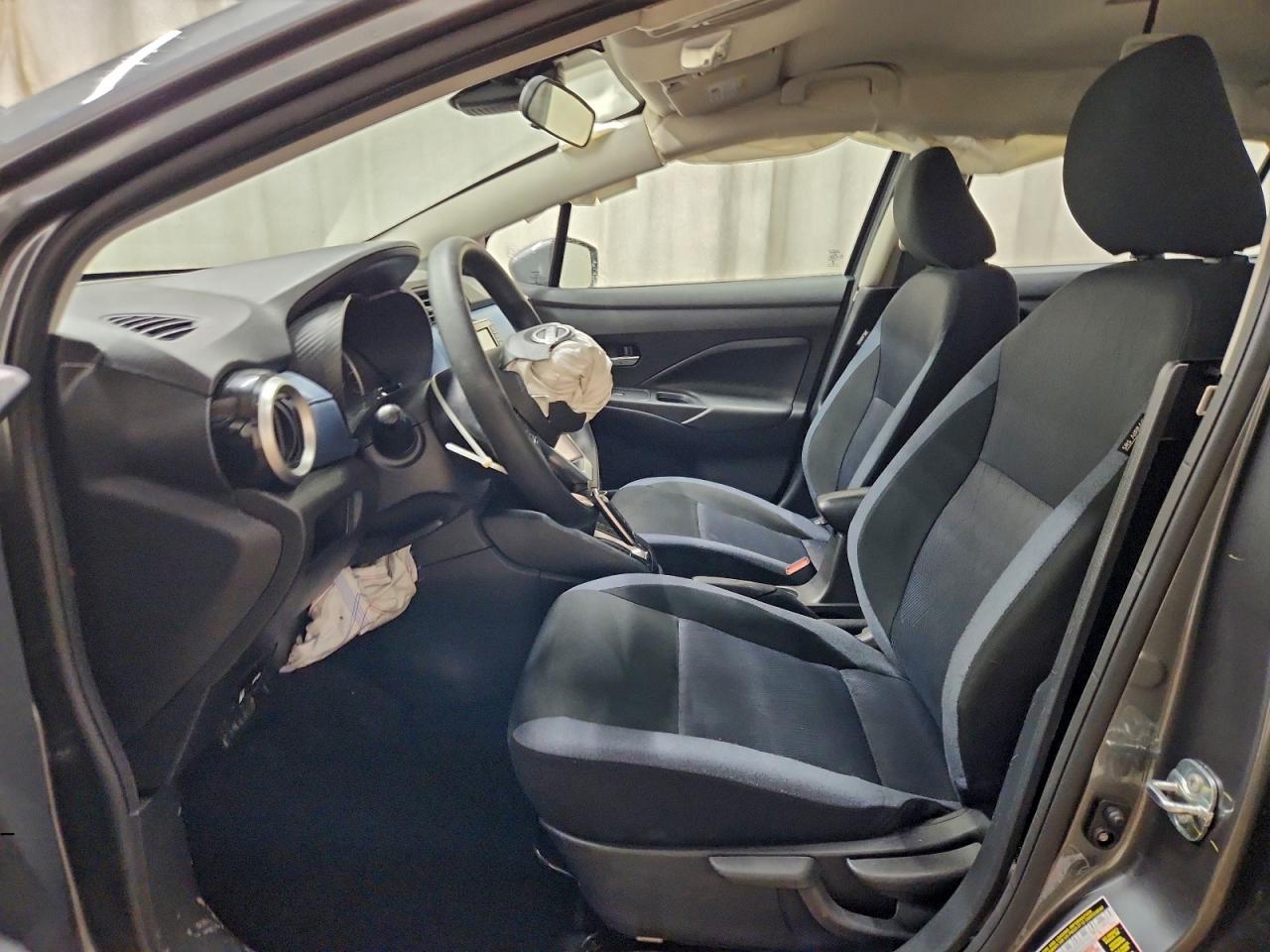 2025 NISSAN VERSA SV photo 7