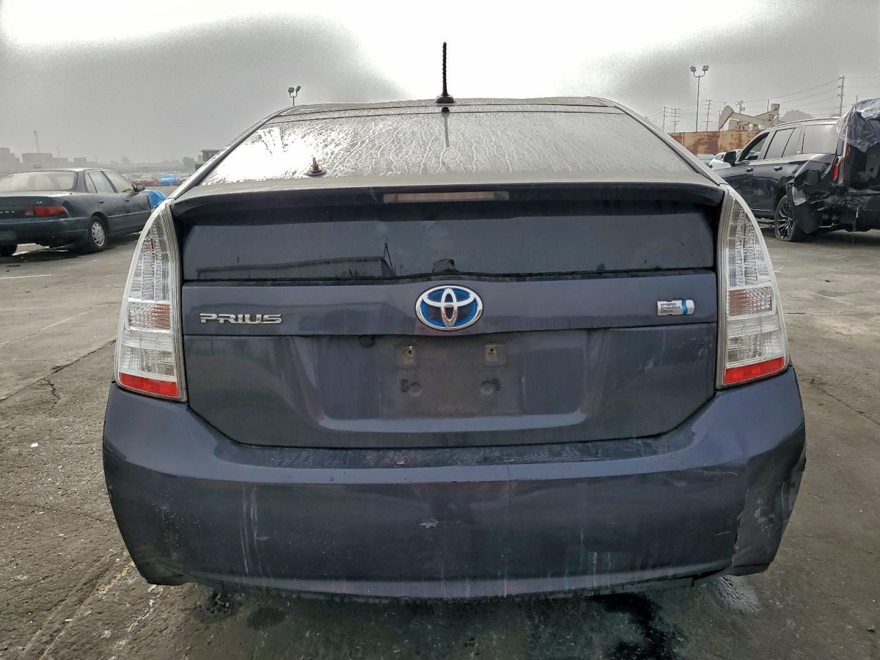 2010 TOYOTA PRIUS photo 11