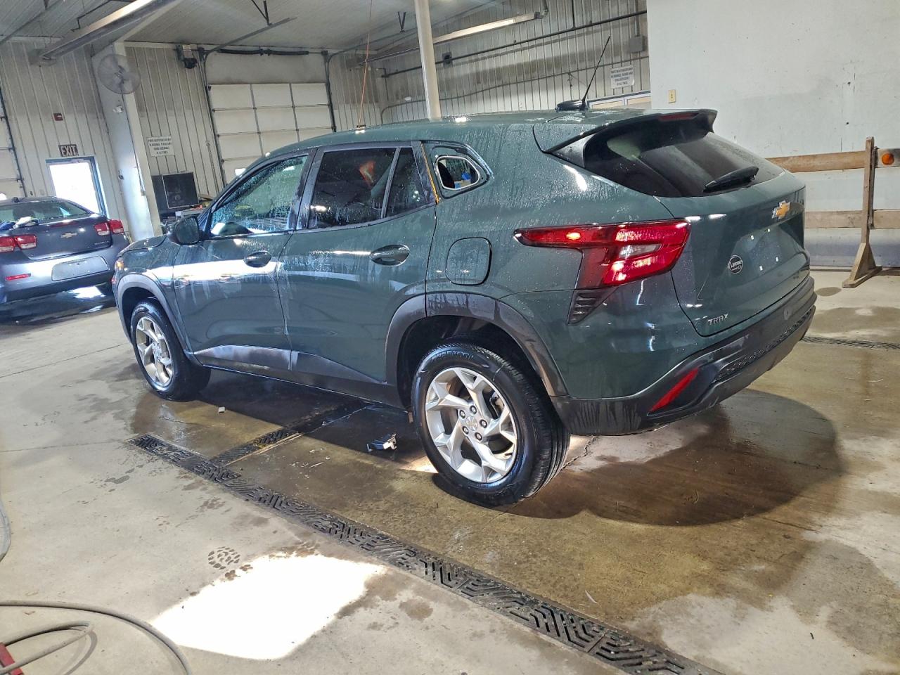 2025 CHEVROLET TRAX LS photo 2