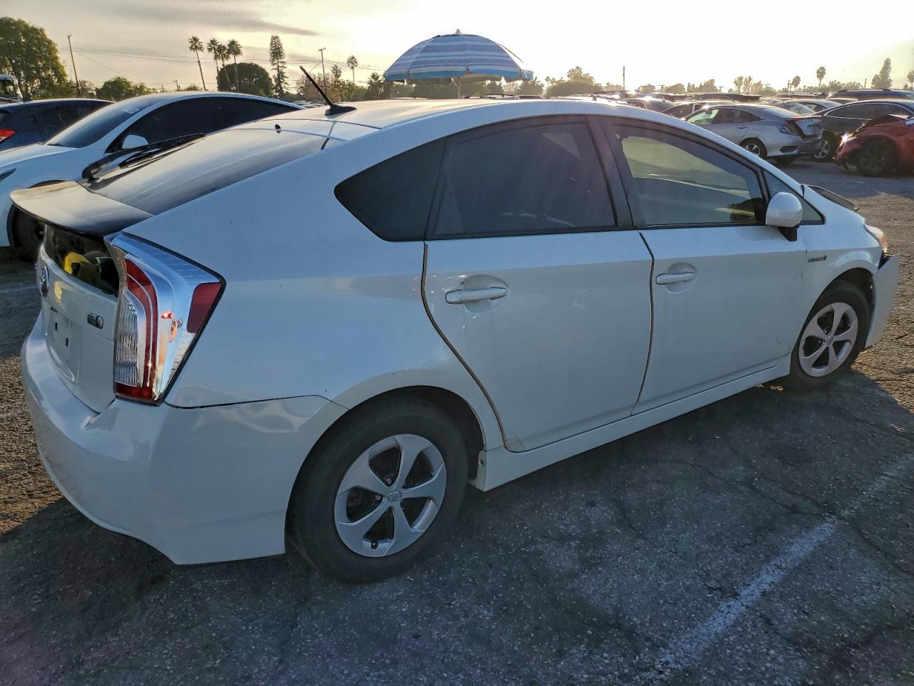 2013 TOYOTA PRIUS photo 3