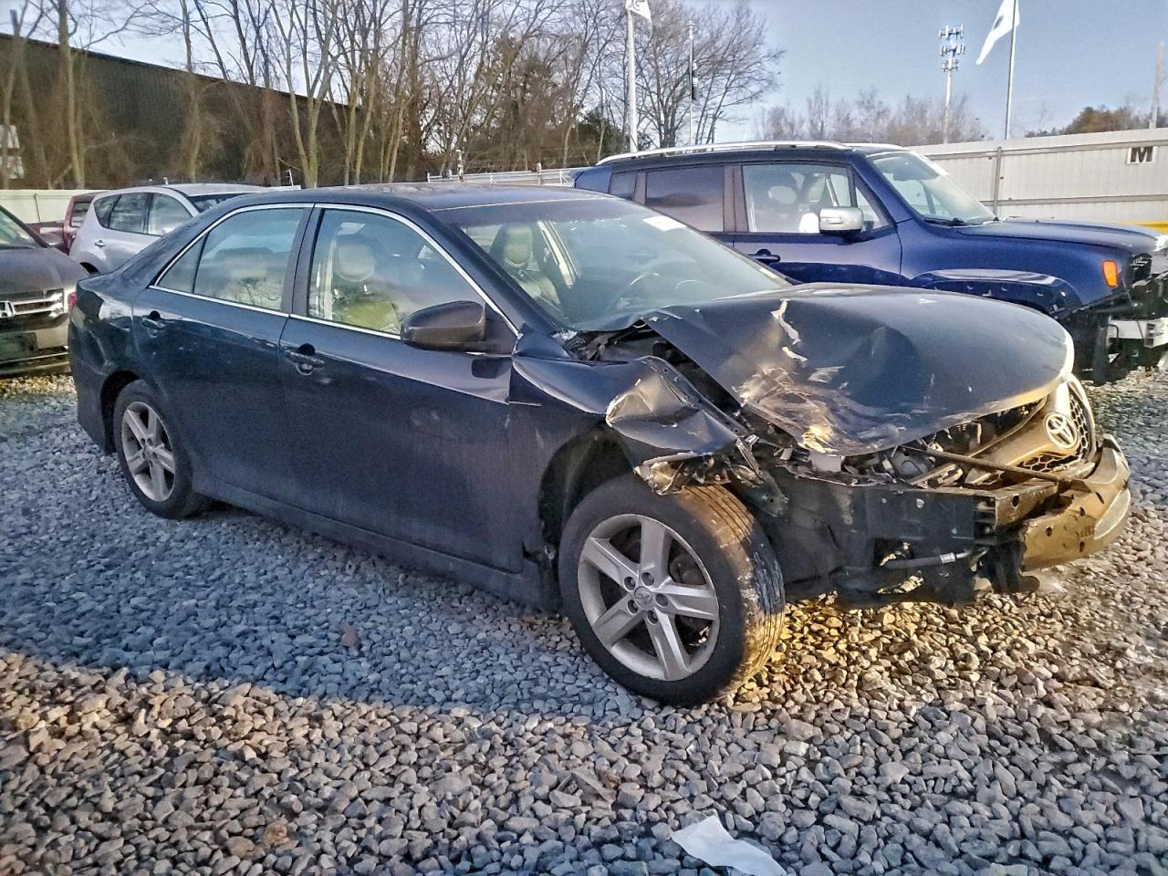 2013 TOYOTA CAMRY L photo 4