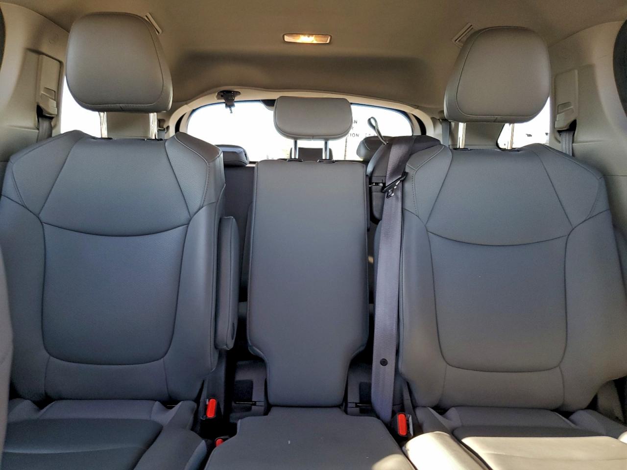 2021 TOYOTA SIENNA XLE photo 10