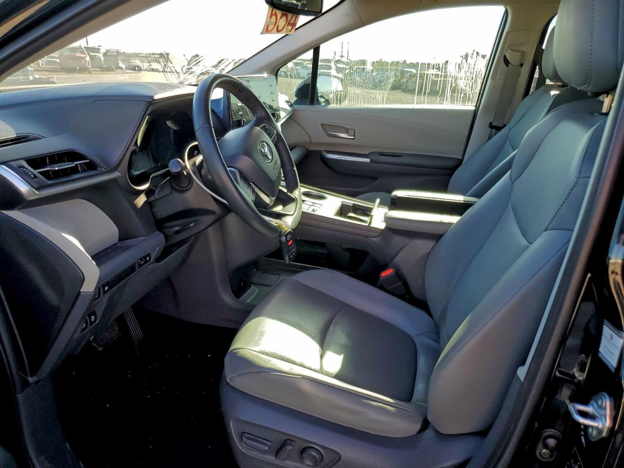 2021 TOYOTA SIENNA XLE photo 7