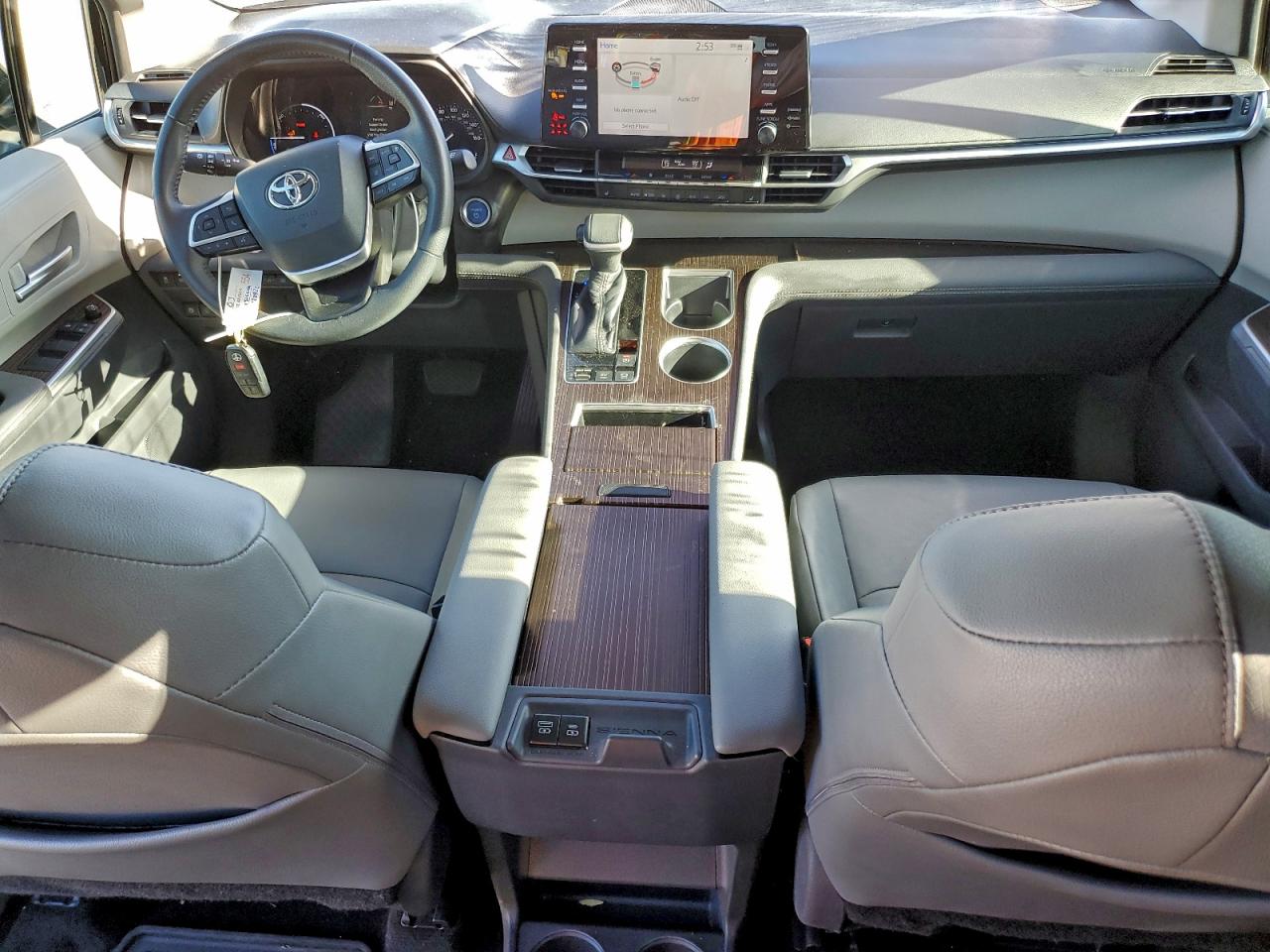 2021 TOYOTA SIENNA XLE photo 8