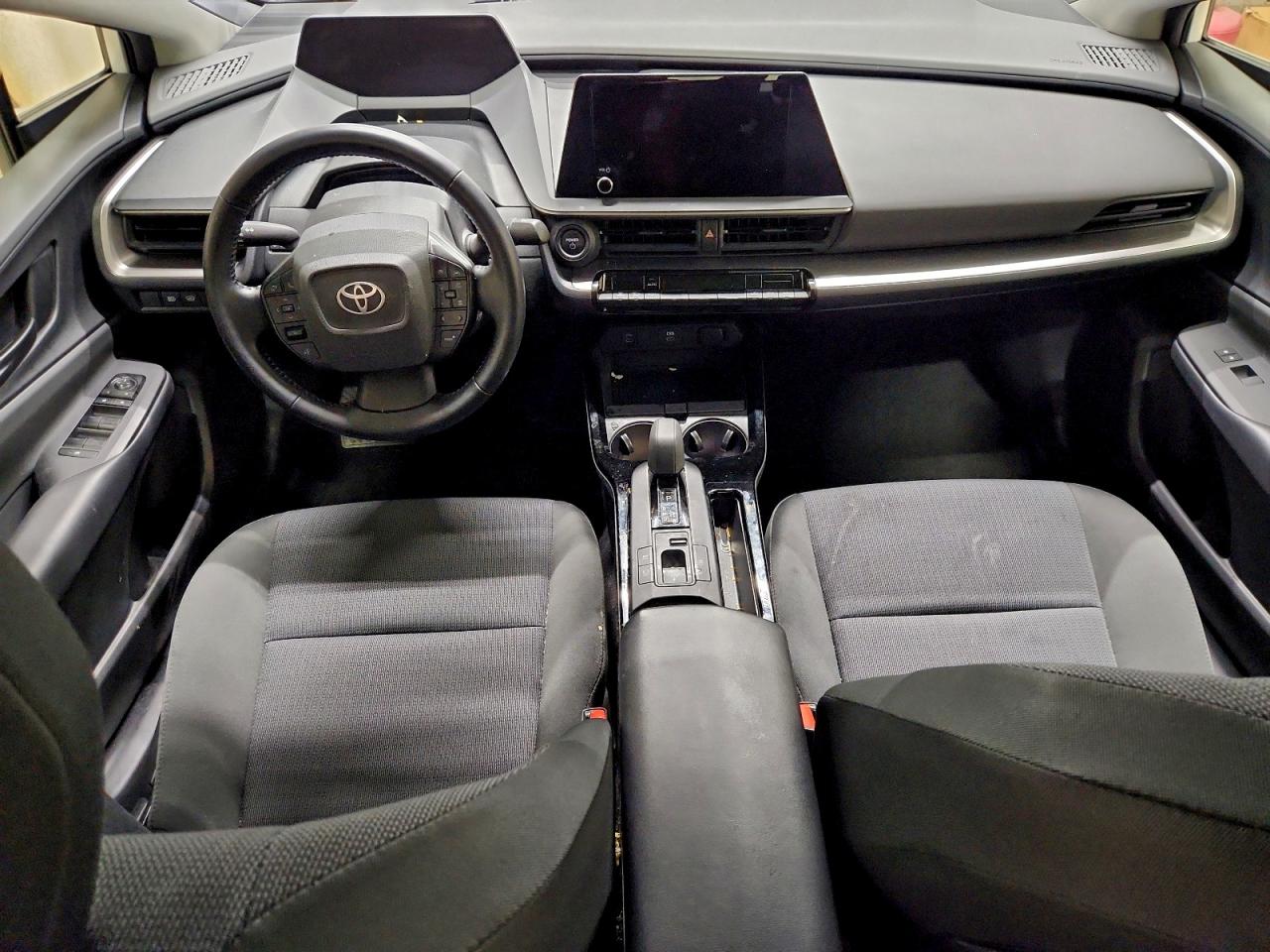 2025 TOYOTA PRIUS LE photo 8