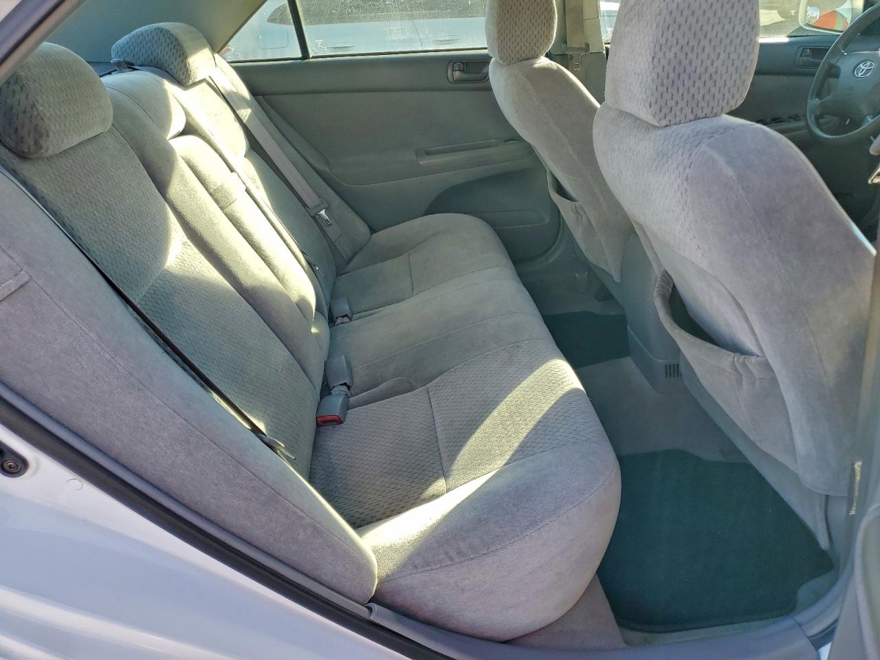 2004 TOYOTA CAMRY LE photo 10