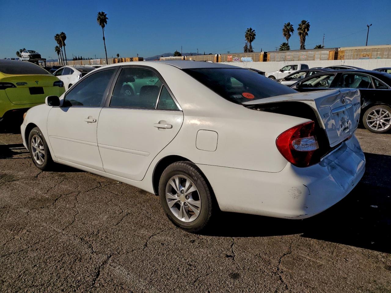2004 TOYOTA CAMRY LE photo 2
