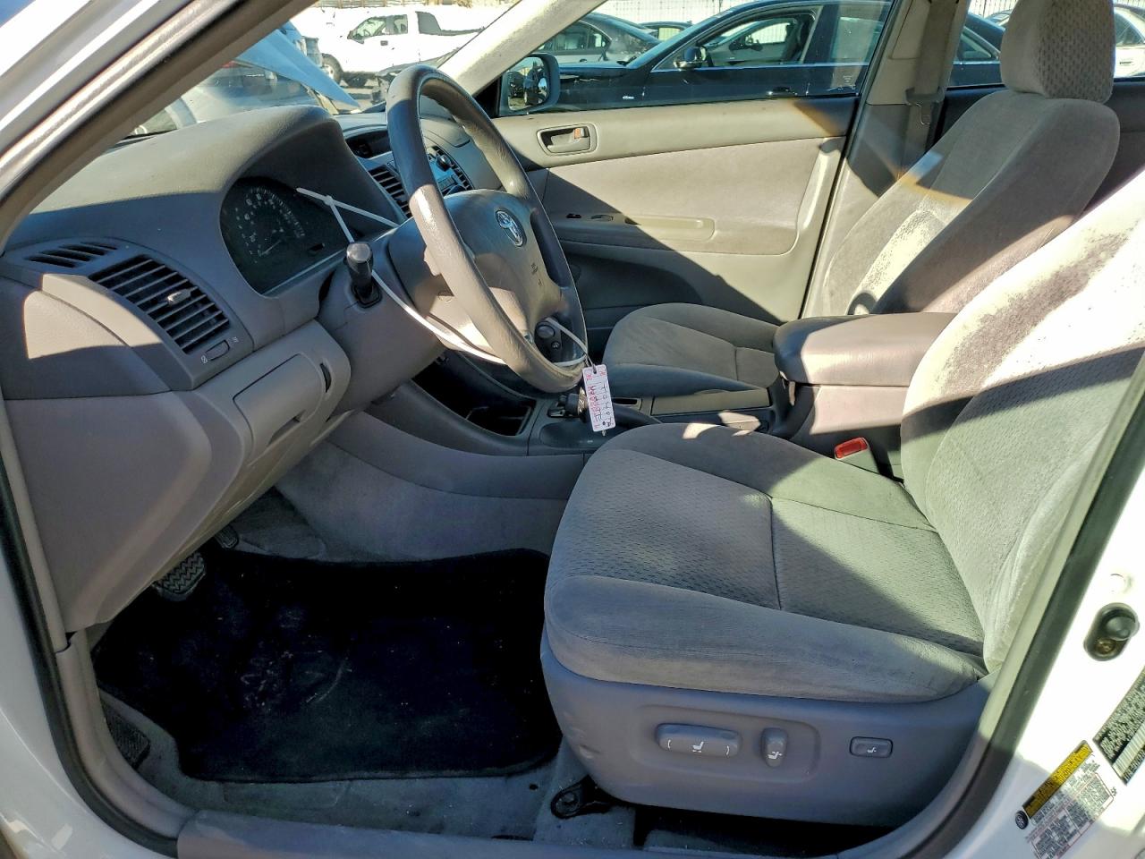 2004 TOYOTA CAMRY LE photo 7