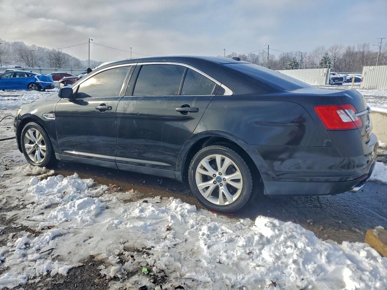 2010 FORD TAURUS SEL photo 2