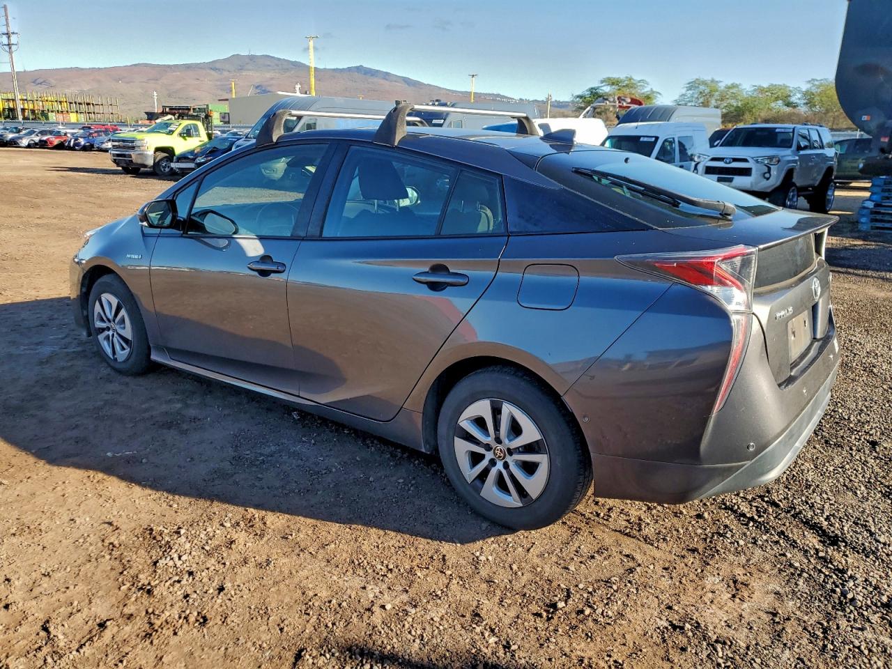 2018 TOYOTA PRIUS photo 2
