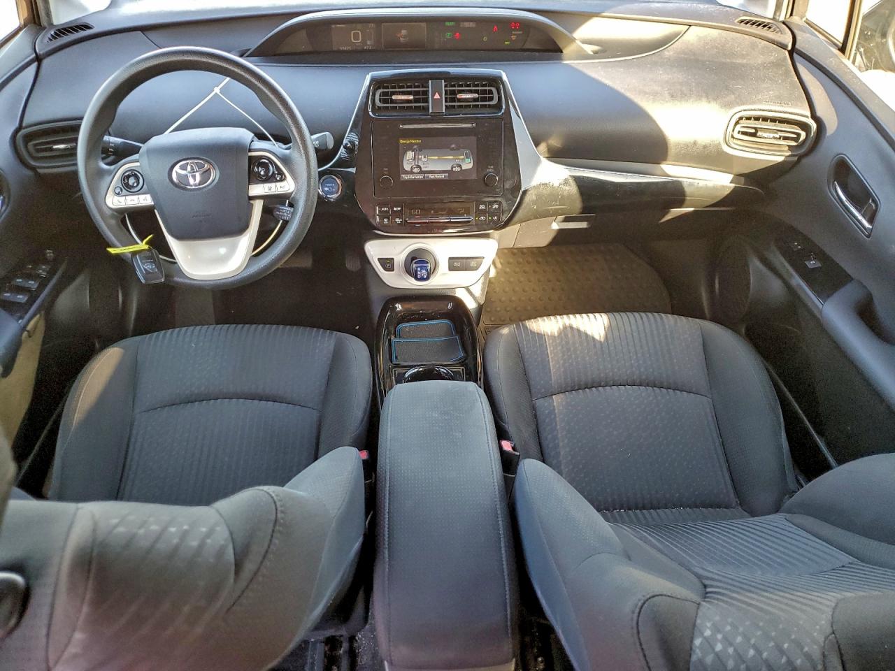 2018 TOYOTA PRIUS photo 8