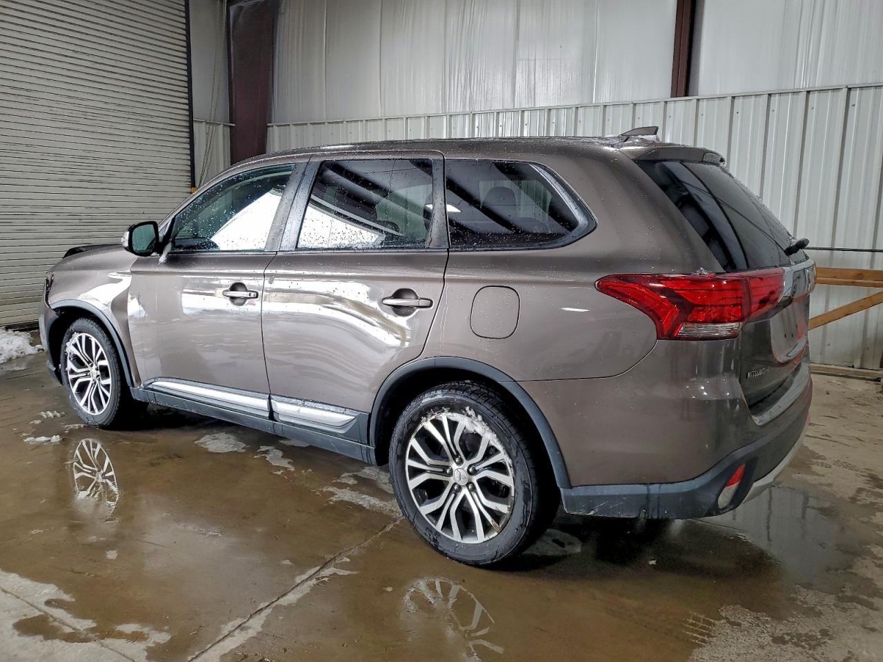 2017 MITSUBISHI OUTLANDER SE photo 2
