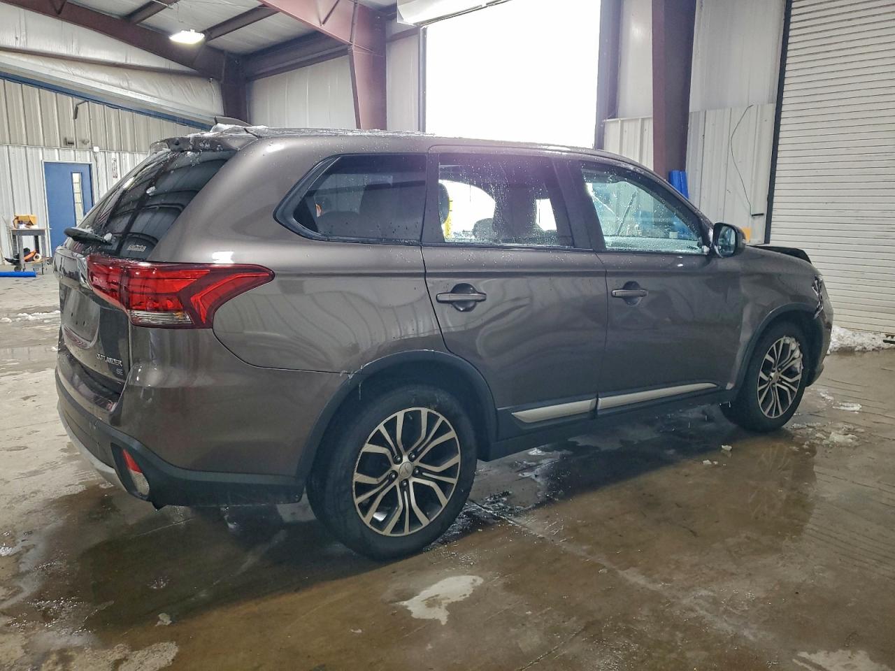 2017 MITSUBISHI OUTLANDER SE photo 3