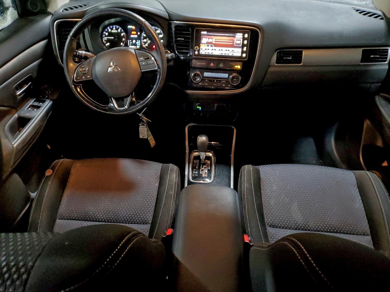 2017 MITSUBISHI OUTLANDER SE photo 8