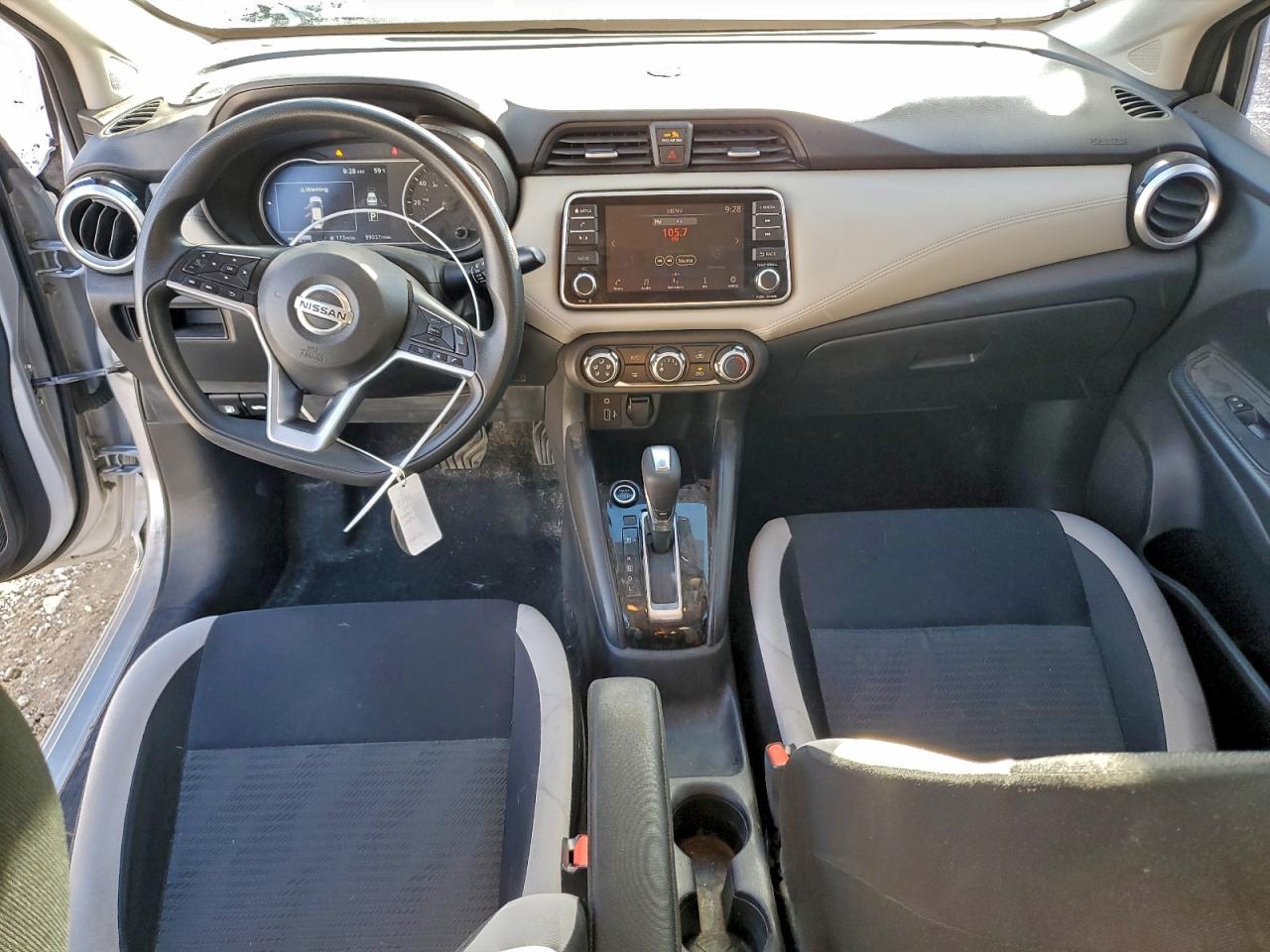 2020 NISSAN VERSA SV photo 8