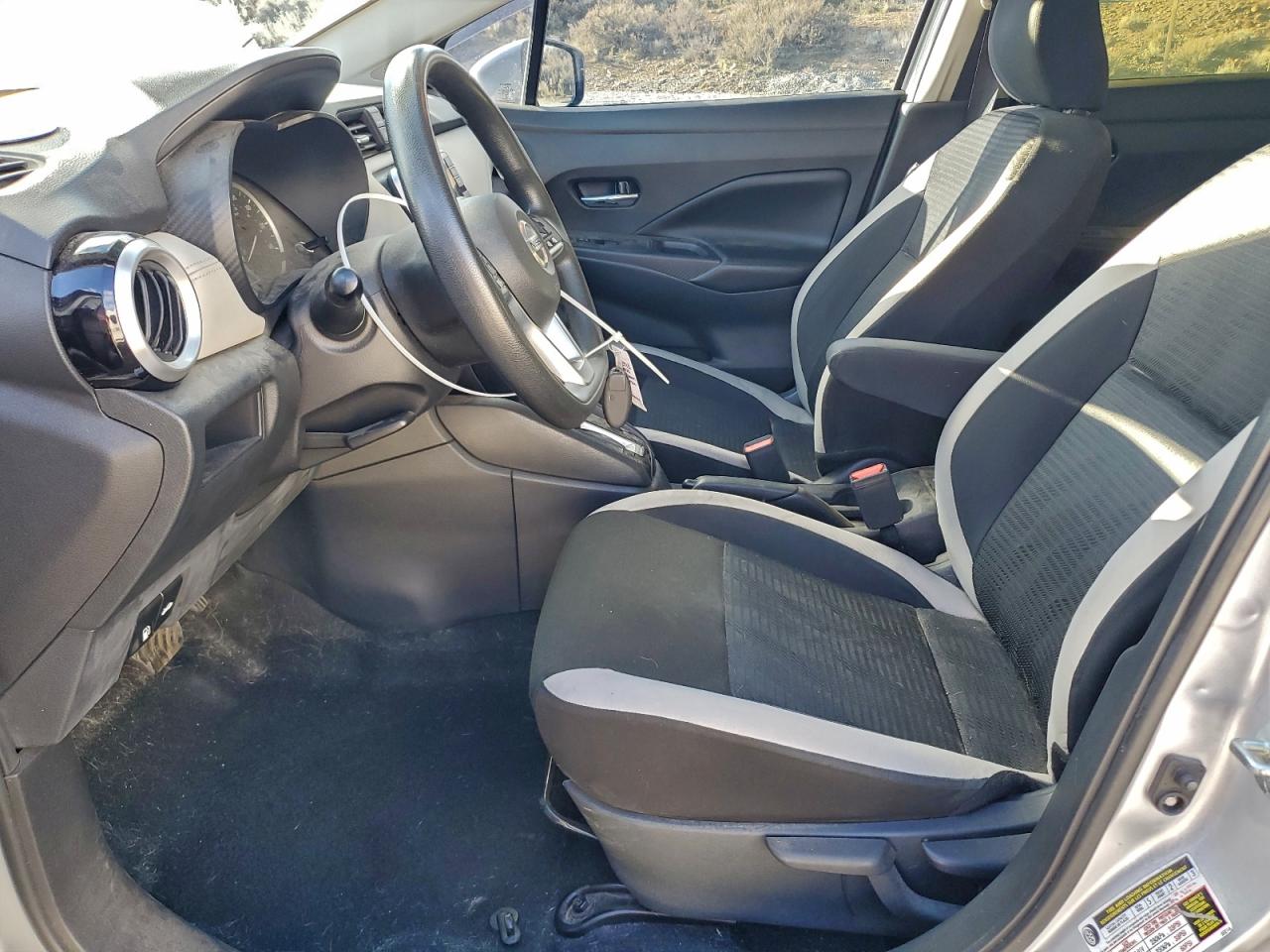 2020 NISSAN VERSA SV photo 7