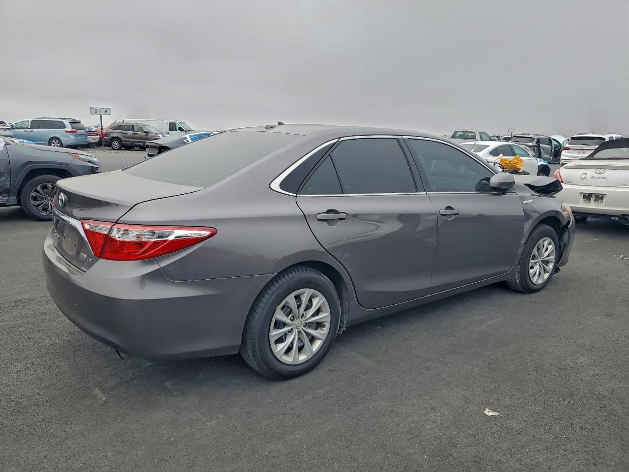 2016 TOYOTA CAMRY HYBRID photo 3