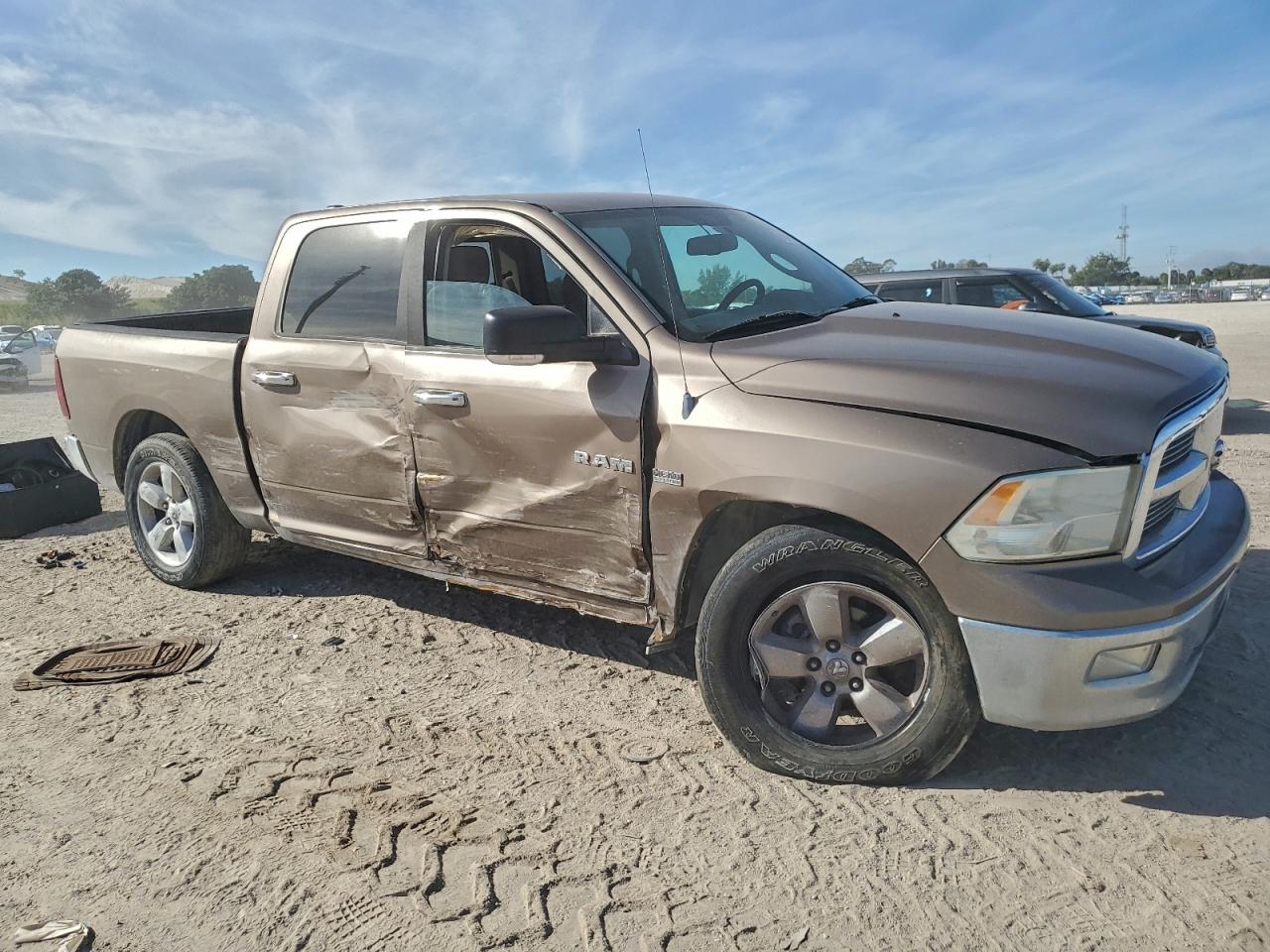 2010 DODGE RAM 1500 photo 4