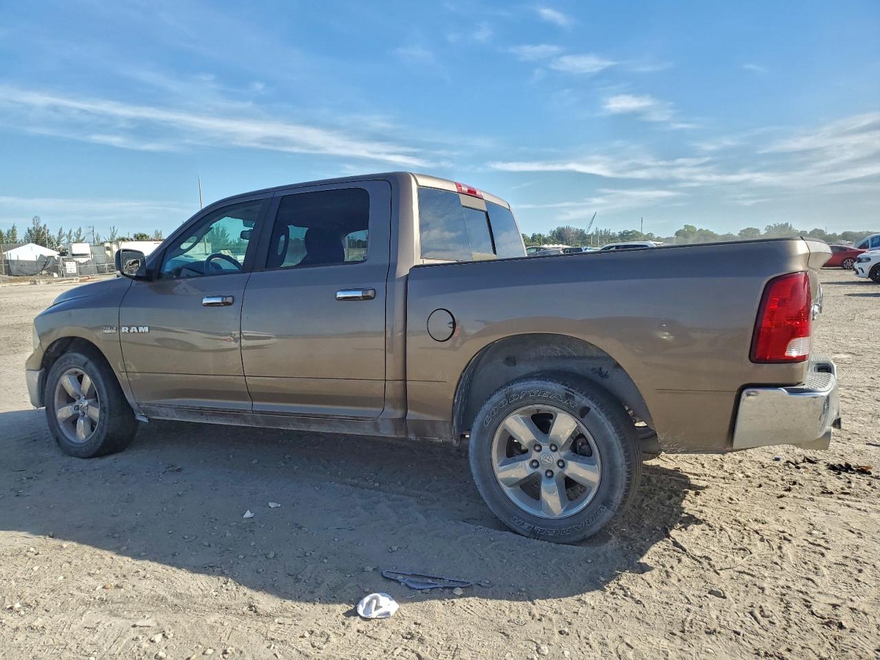 2010 DODGE RAM 1500 photo 2