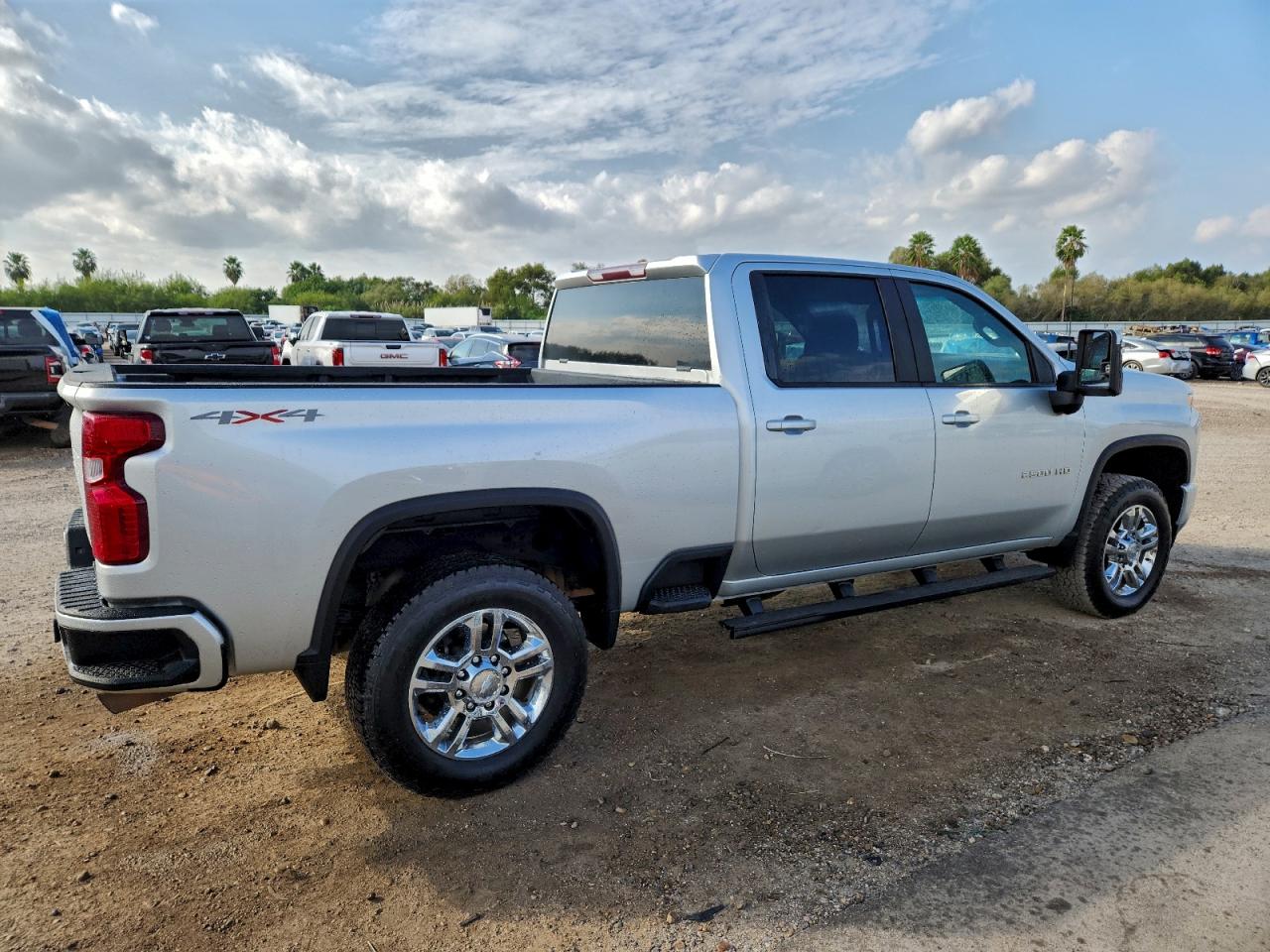 2020 CHEVROLET SILVERADO K2500 HEAVY DUTY photo 3