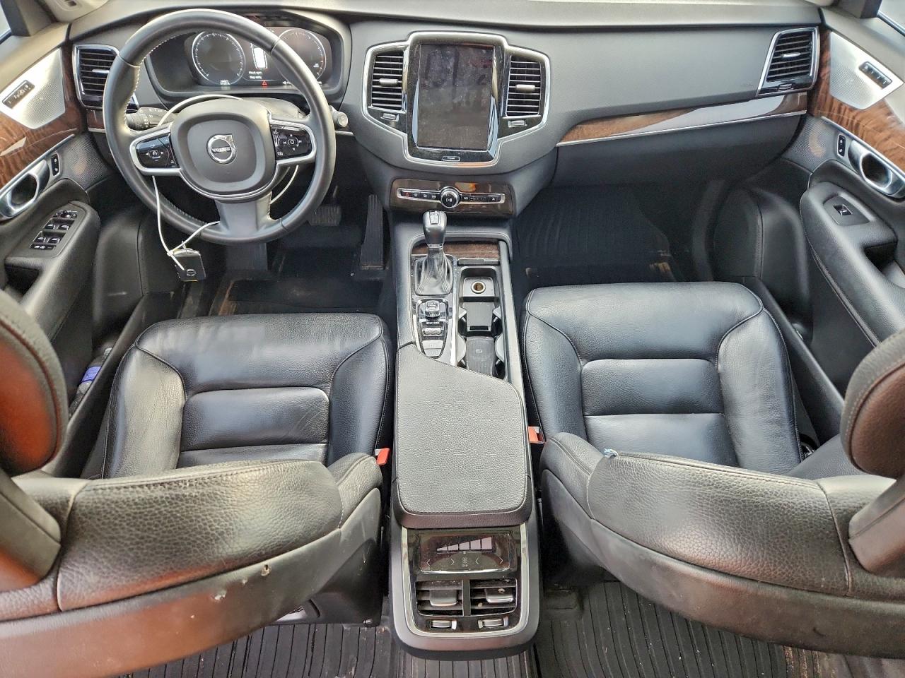 2017 VOLVO XC90 T6 photo 8
