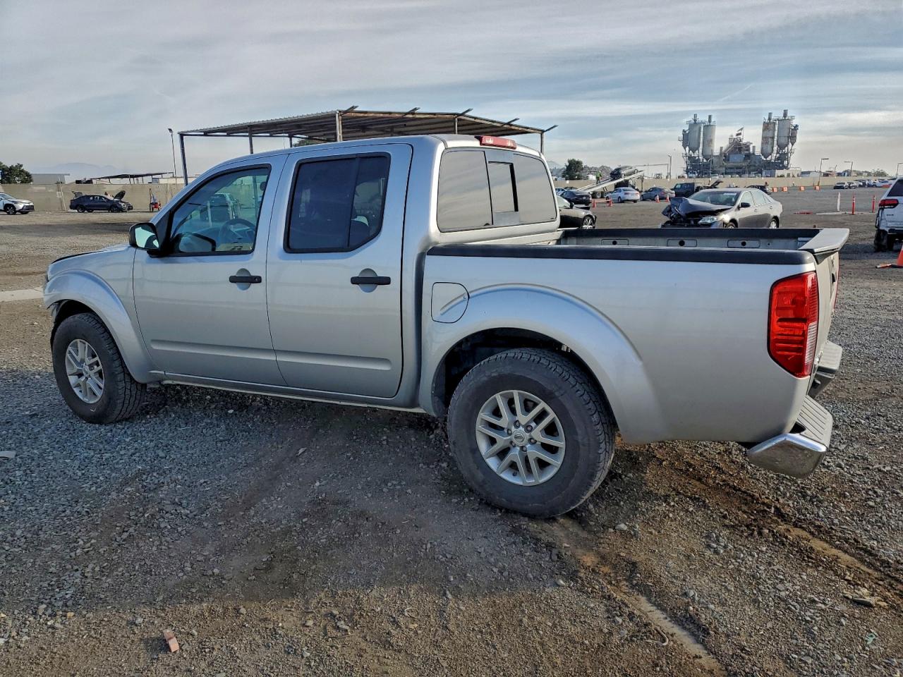 2019 NISSAN FRONTIER S photo 2