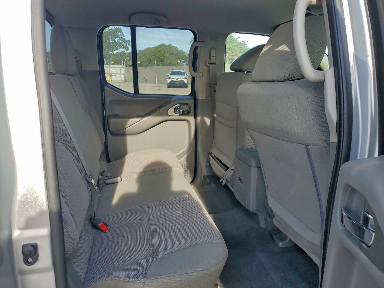 2019 NISSAN FRONTIER S photo 10