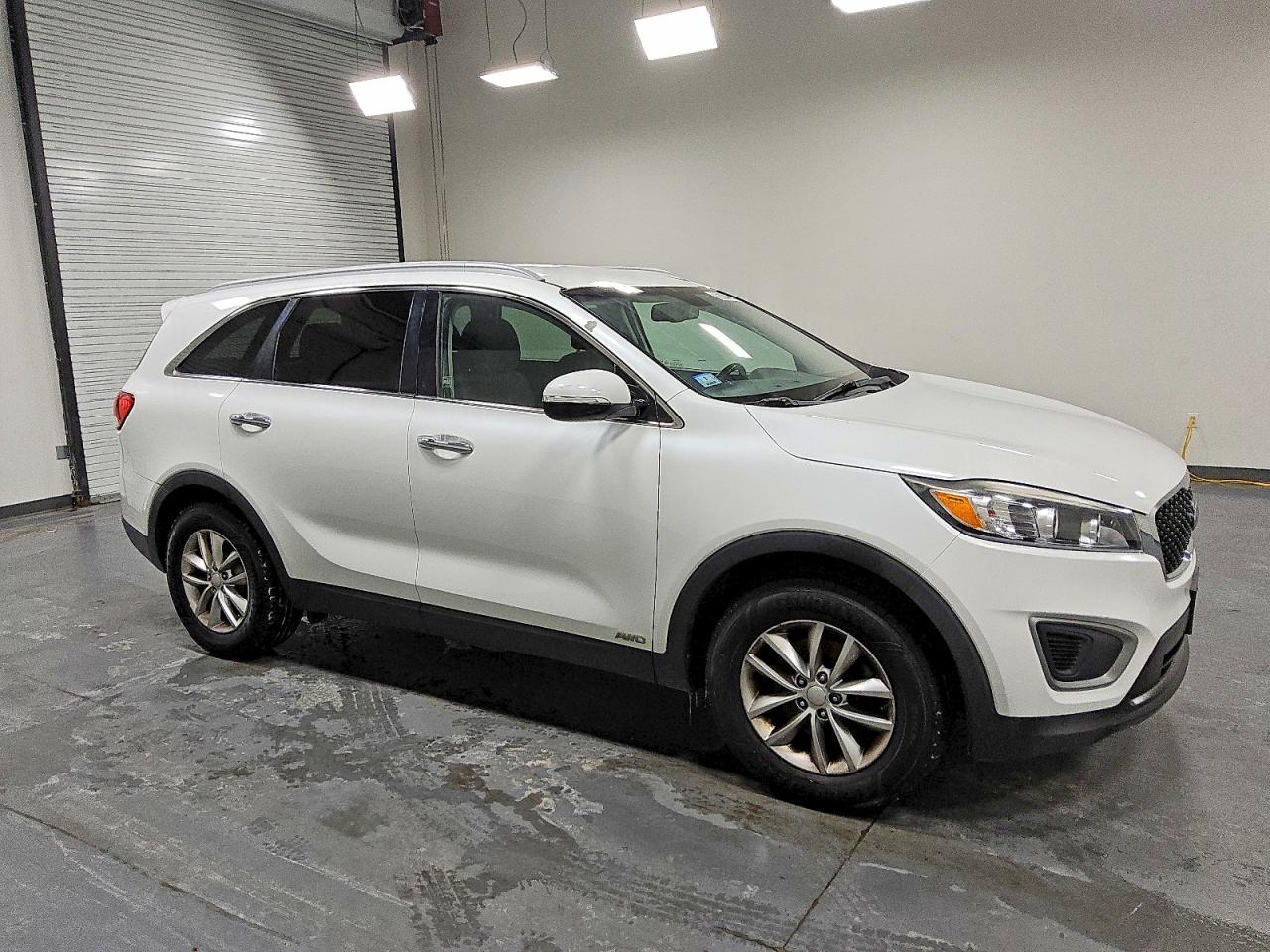 2016 KIA SORENTO LX photo 4