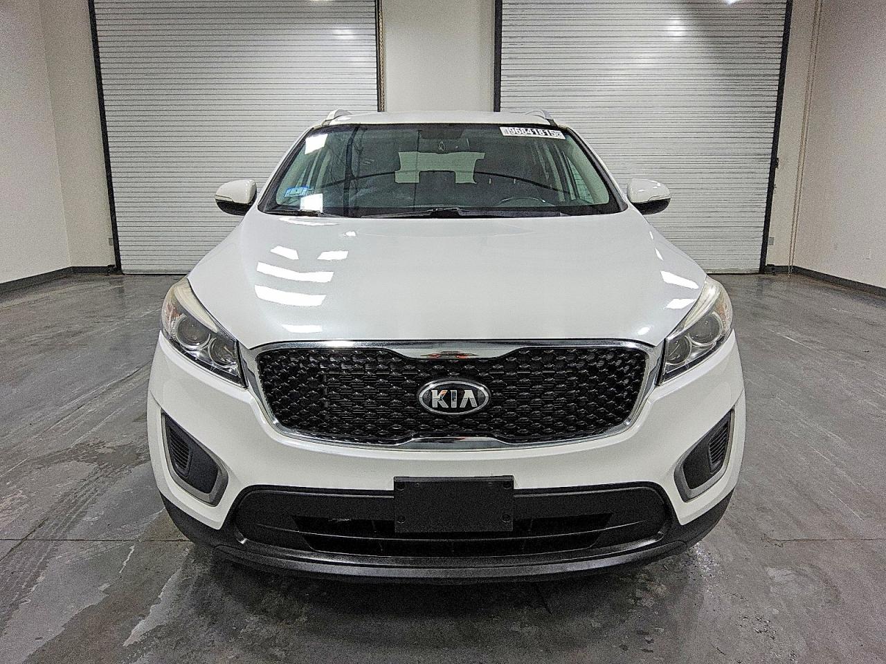 2016 KIA SORENTO LX photo 5