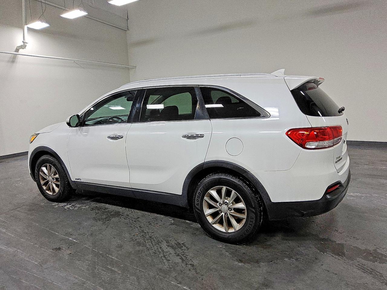 2016 KIA SORENTO LX photo 2