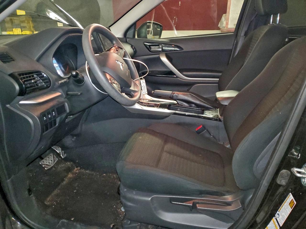 2022 MITSUBISHI ECLIPSE CROSS LE photo 7