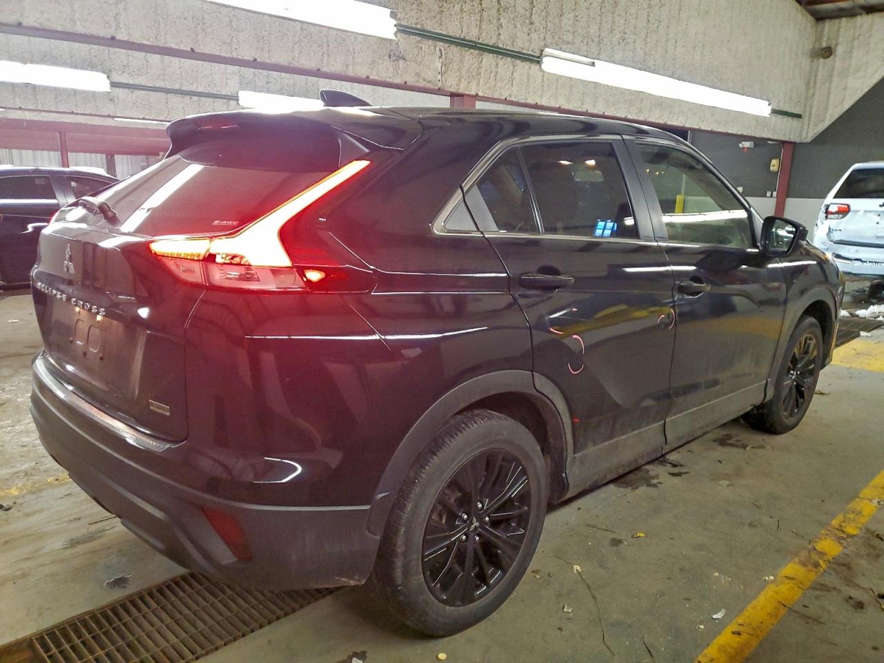 2022 MITSUBISHI ECLIPSE CROSS LE photo 3