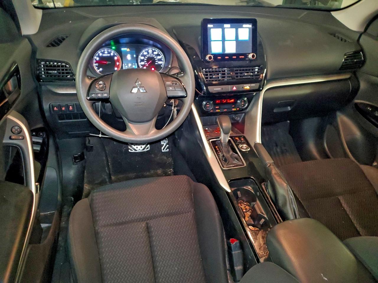 2022 MITSUBISHI ECLIPSE CROSS LE photo 8