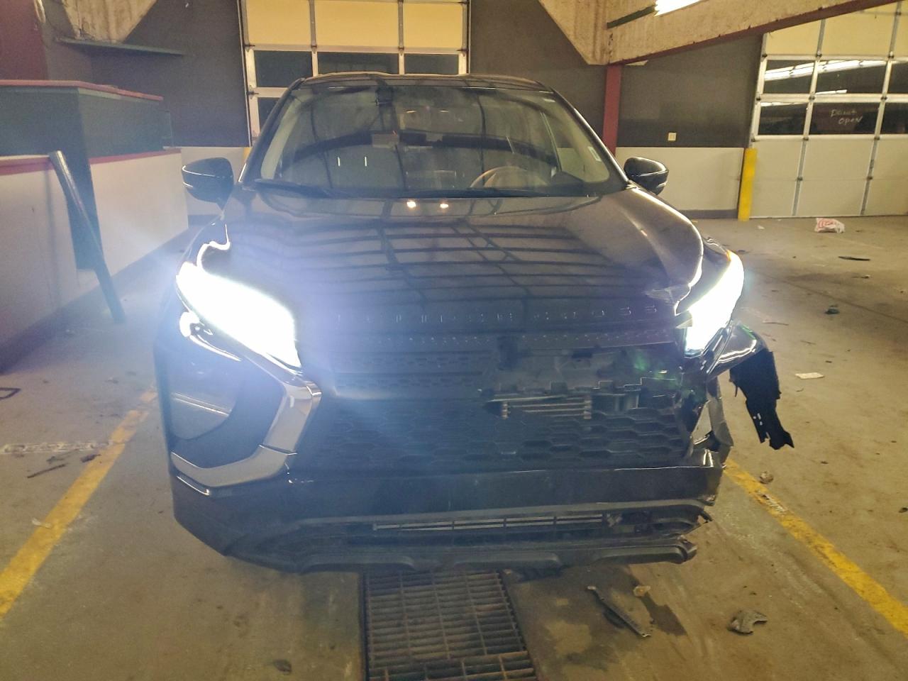 2022 MITSUBISHI ECLIPSE CROSS LE photo 5