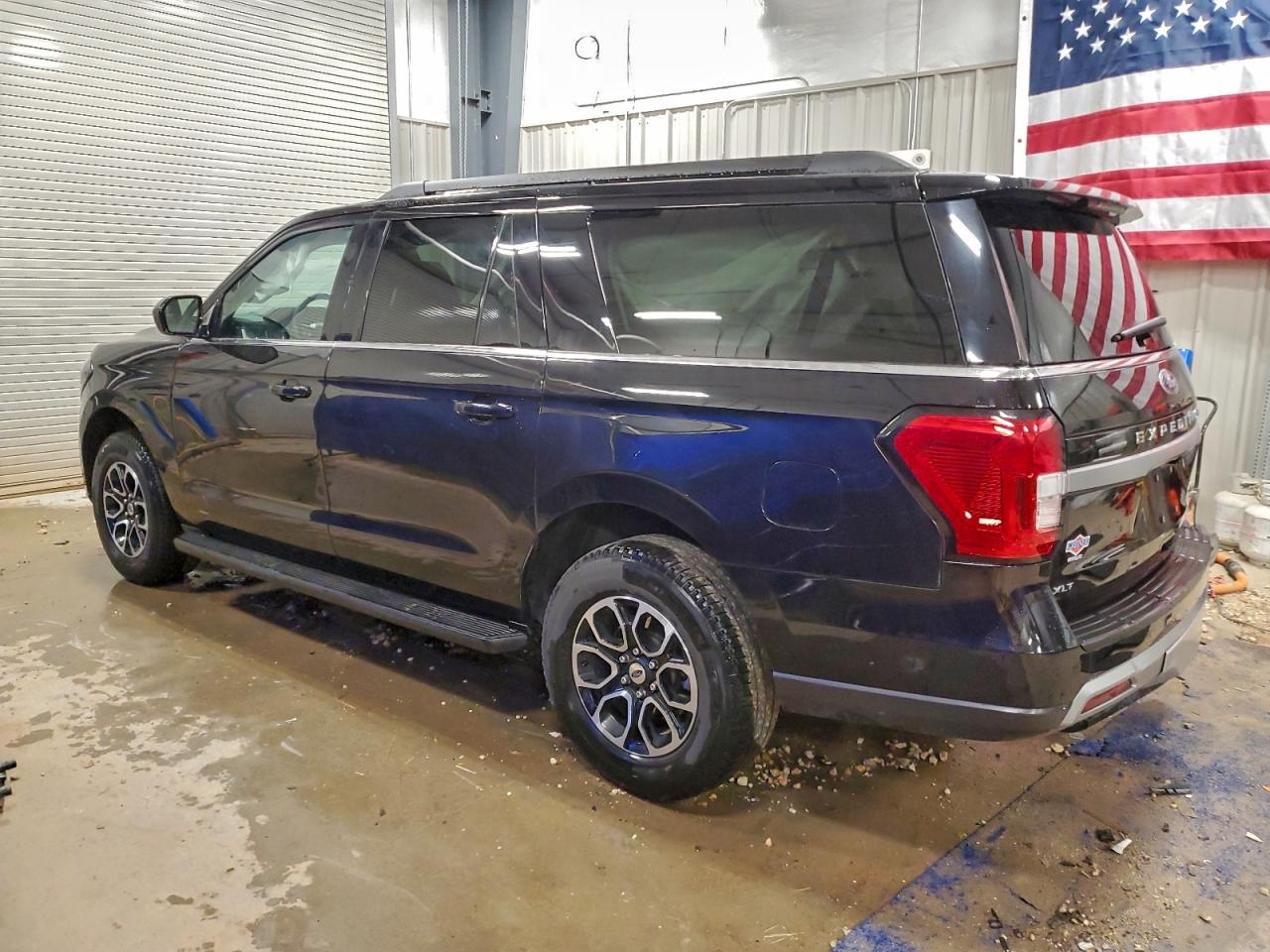 2024 FORD EXPEDITION MAX XLT photo 2