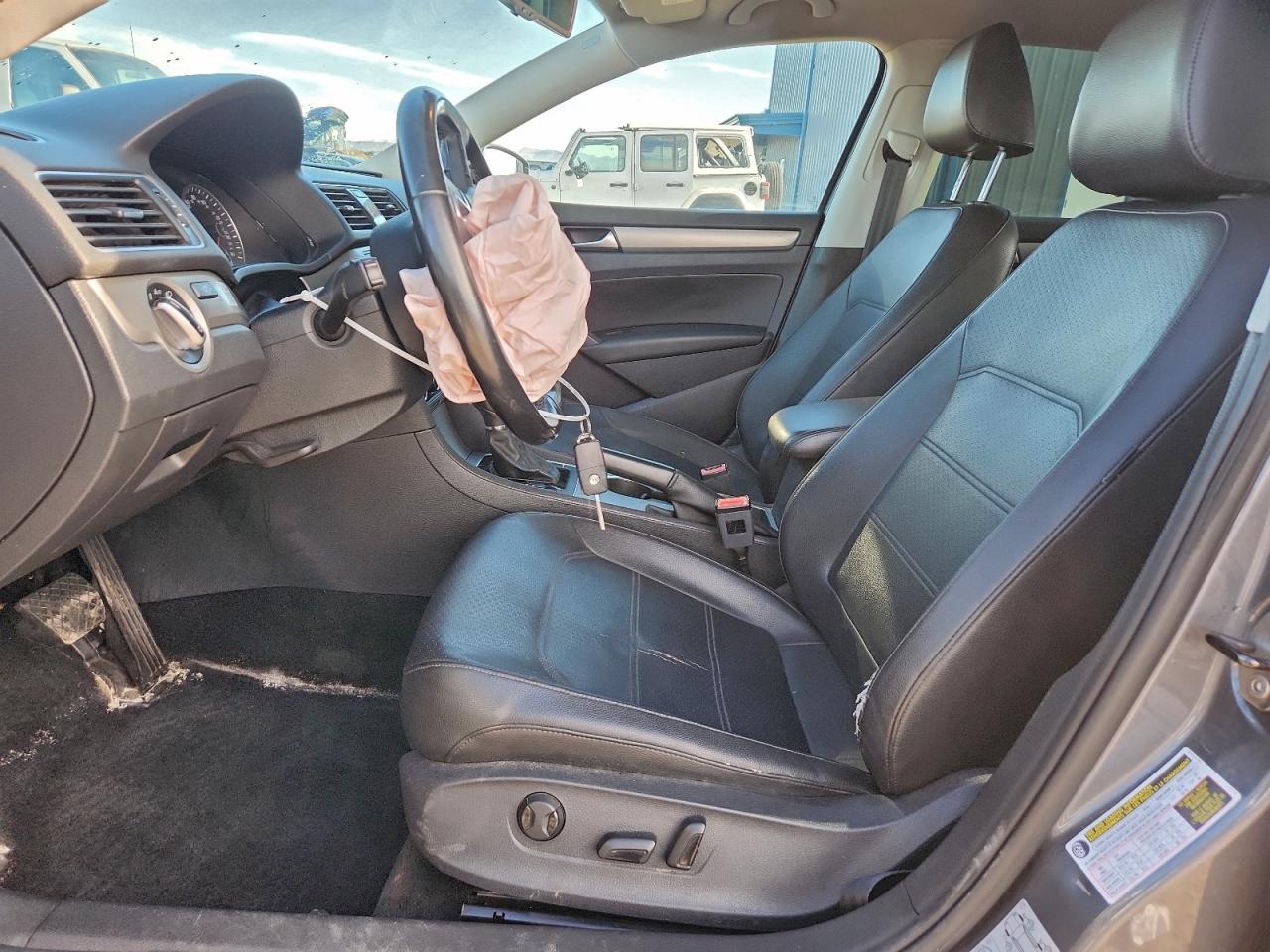 2014 VOLKSWAGEN PASSAT SE photo 7