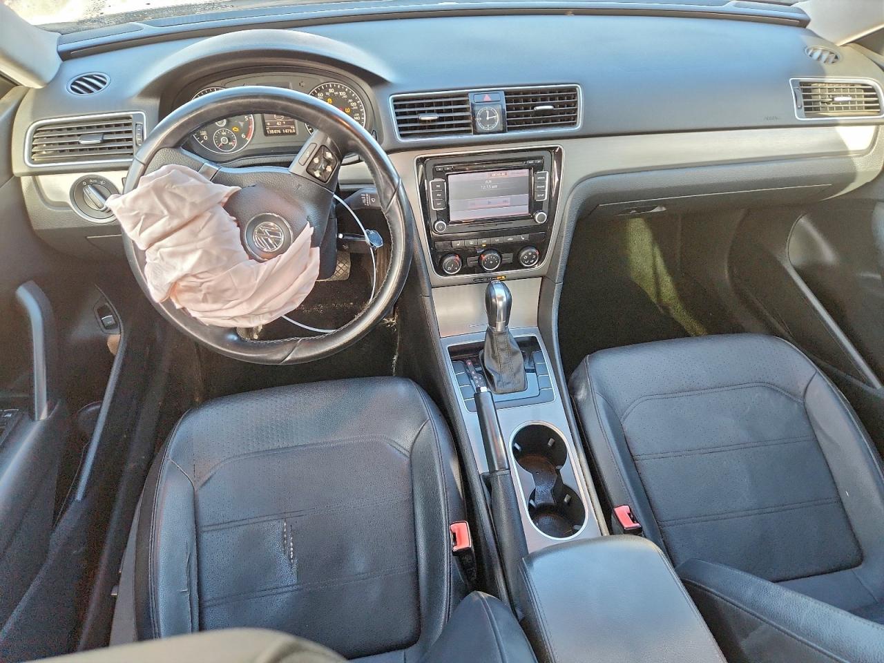 2014 VOLKSWAGEN PASSAT SE photo 8