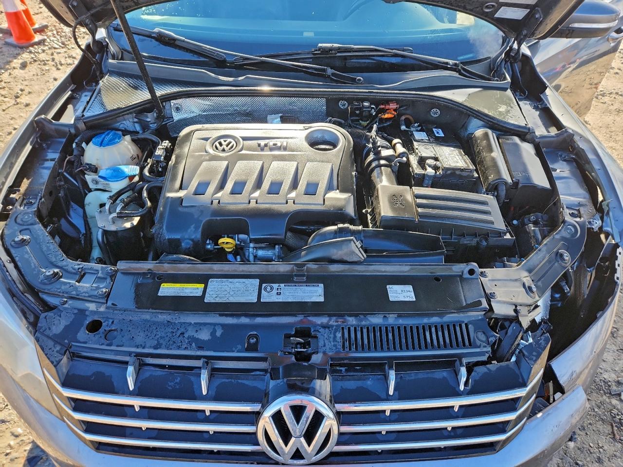 2014 VOLKSWAGEN PASSAT SE photo 11