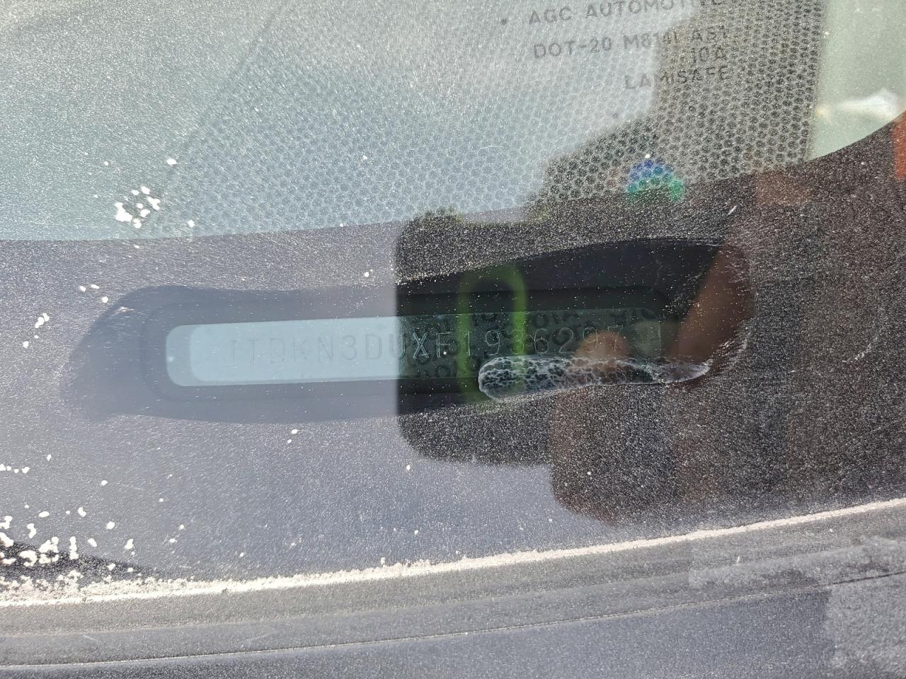 2015 TOYOTA PRIUS photo 12