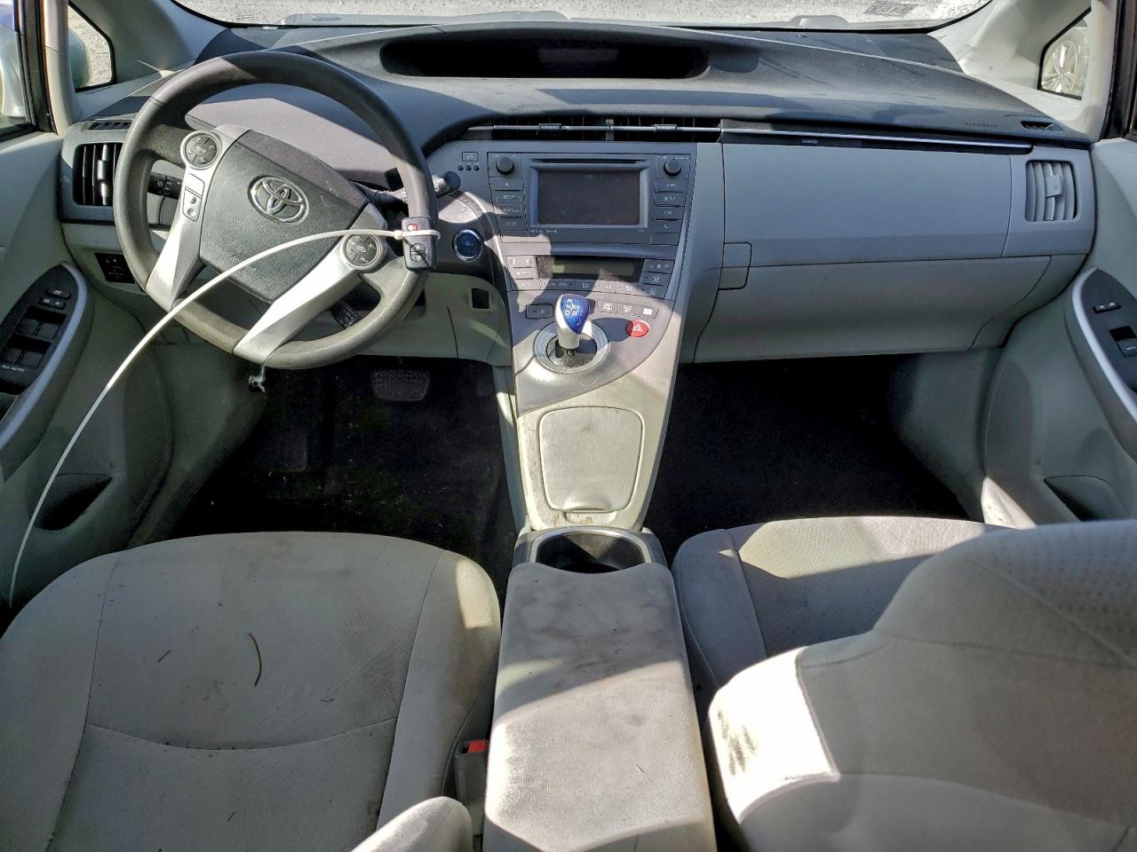 2015 TOYOTA PRIUS photo 8