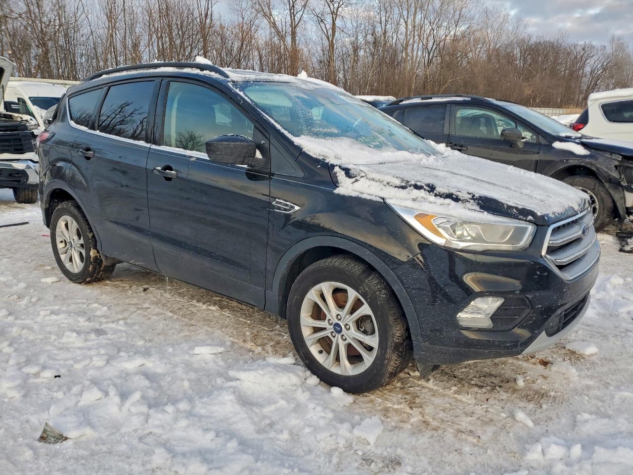 2017 FORD ESCAPE SE photo 4