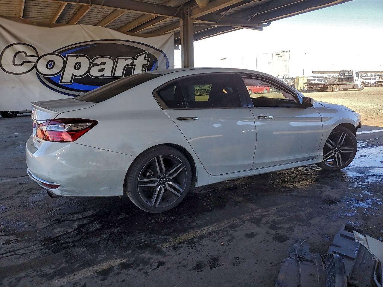 2017 HONDA ACCORD SPORT photo 3
