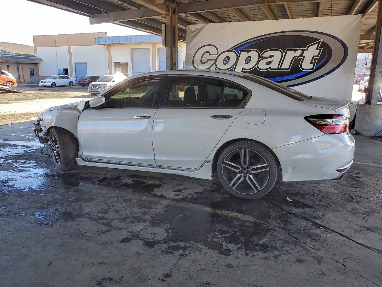 2017 HONDA ACCORD SPORT photo 2