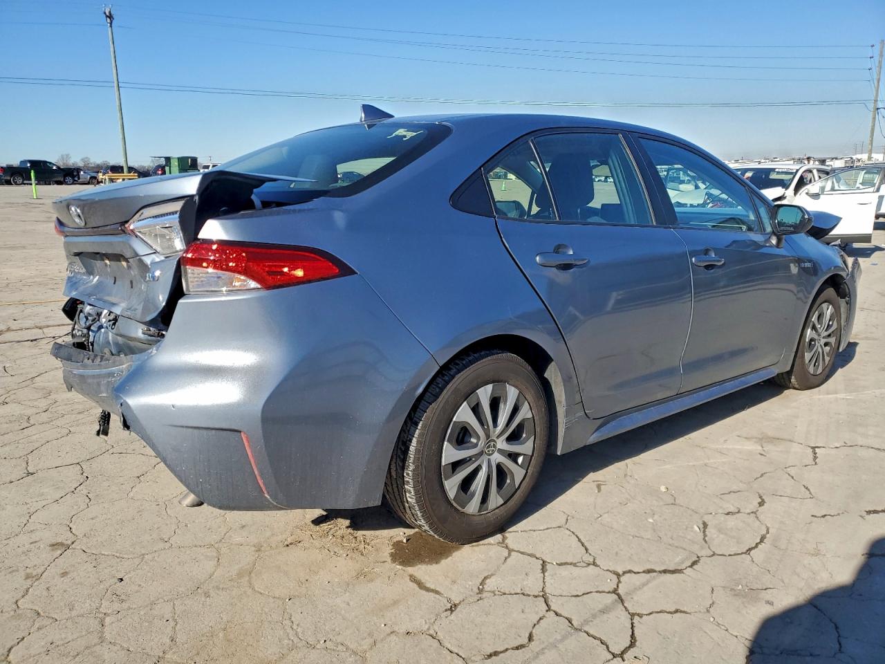 2021 TOYOTA COROLLA LE photo 3