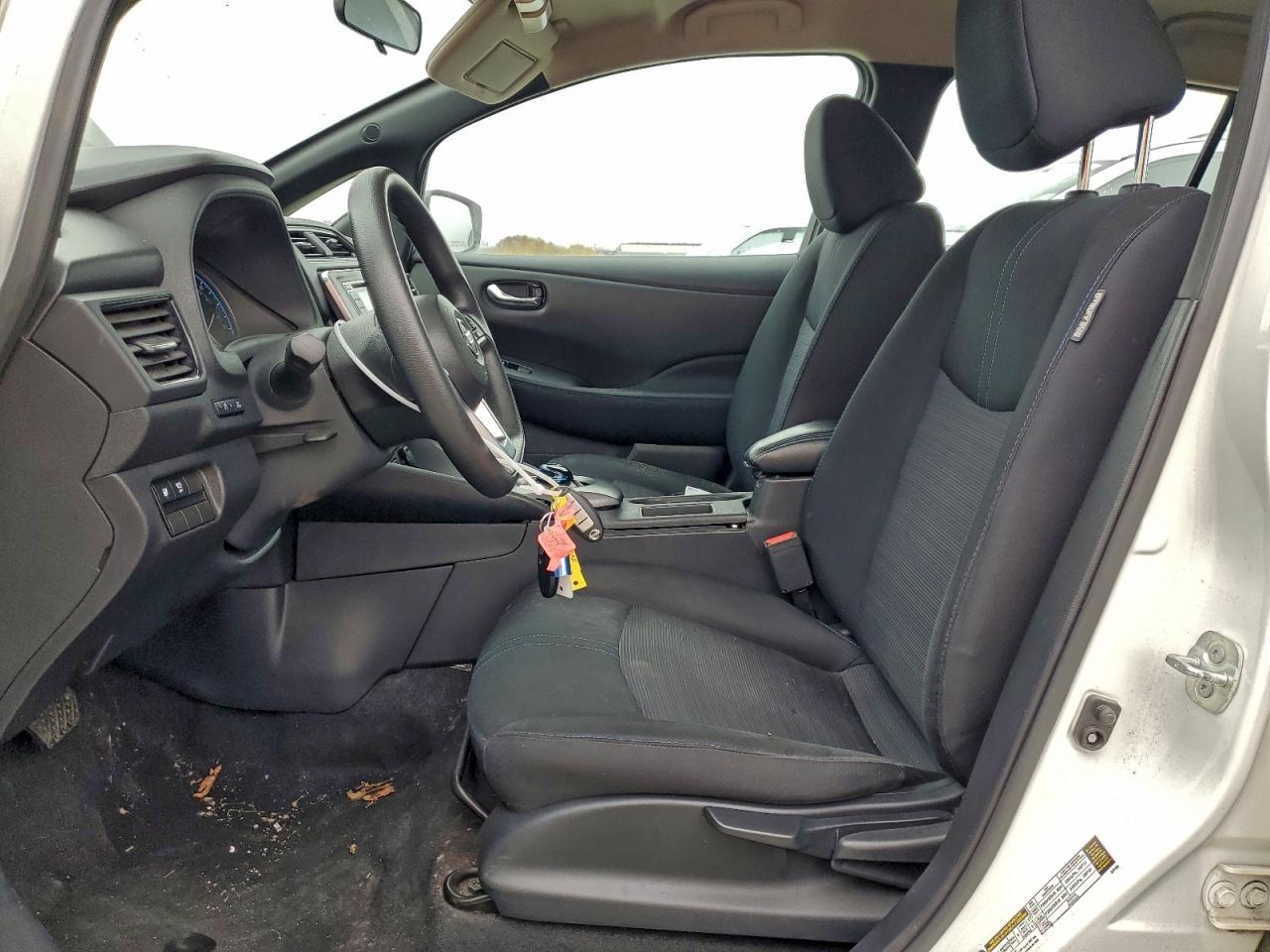 2019 NISSAN LEAF S photo 7