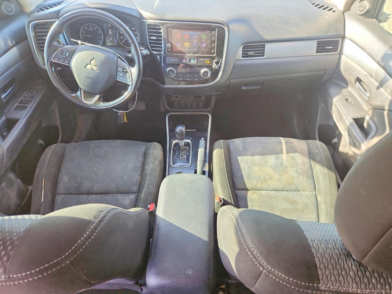 2017 MITSUBISHI OUTLANDER SE photo 8