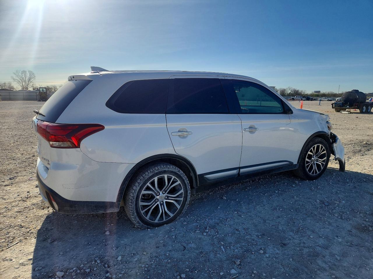 2017 MITSUBISHI OUTLANDER SE photo 3