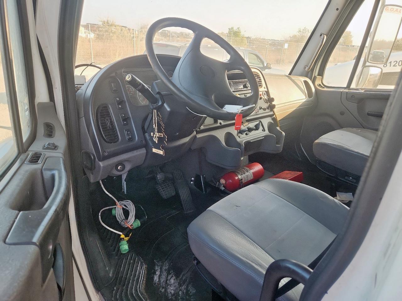2018 FREIGHTLINER M2 106 MEDIUM DUTY photo 8