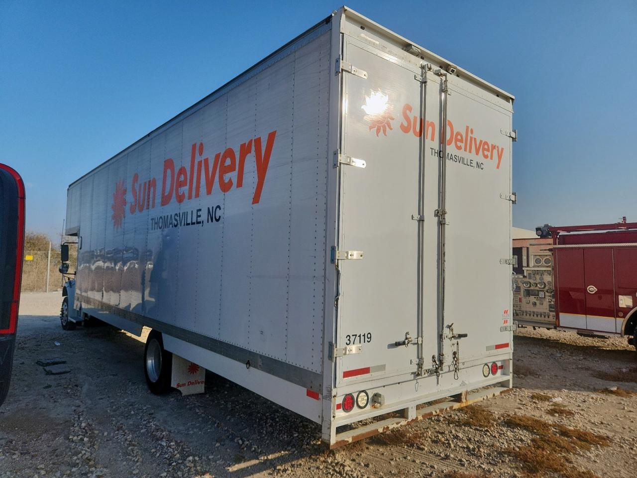 2018 FREIGHTLINER M2 106 MEDIUM DUTY photo 2